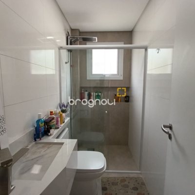 Casa de Condomínio com 200m², 4 quartos (sendo 3 suítes), 4 garagens, no bairro Cachoeira do Bom Jesus em Florianópolis