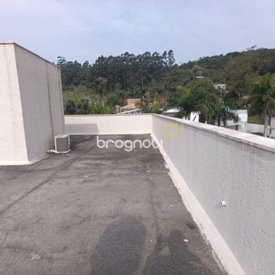 Casa de Condomínio com 200m², 4 quartos (sendo 3 suítes), 4 garagens, no bairro Cachoeira do Bom Jesus em Florianópolis