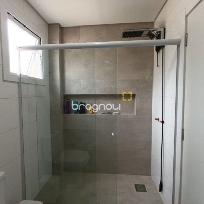 Casa de Condomínio com 200m², 4 quartos (sendo 3 suítes), 4 garagens, no bairro Cachoeira do Bom Jesus em Florianópolis