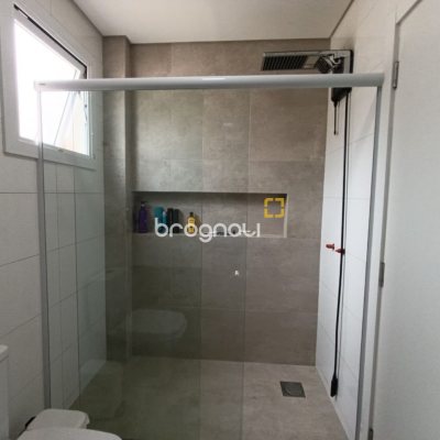 Casa de Condomínio com 200m², 4 quartos (sendo 3 suítes), 4 garagens, no bairro Cachoeira do Bom Jesus em Florianópolis