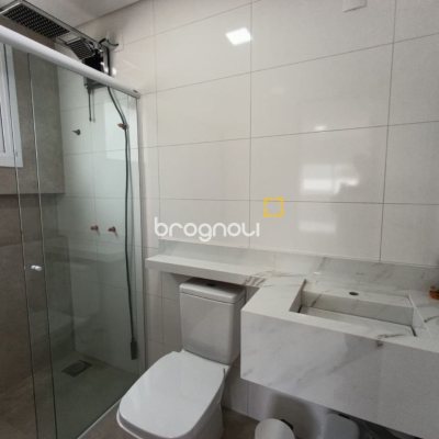 Casa de Condomínio com 200m², 4 quartos (sendo 3 suítes), 4 garagens, no bairro Cachoeira do Bom Jesus em Florianópolis