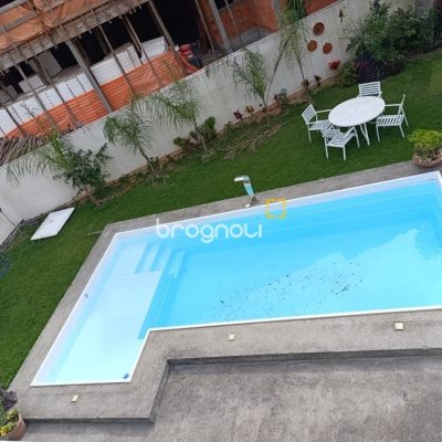 Casa de Condomínio com 200m², 4 quartos (sendo 3 suítes), 4 garagens, no bairro Cachoeira do Bom Jesus em Florianópolis