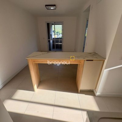 Apartamento com 65m², 2 quartos (sendo 1 suíte), 2 garagens, no bairro Itacorubi em Florianópolis