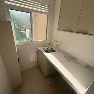 Apartamento com 65m², 2 quartos (sendo 1 suíte), 2 garagens, no bairro Itacorubi em Florianópolis