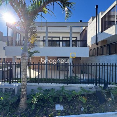 Casa de Condomínio com 242m², 3 quartos (sendo 3 suítes), 2 garagens, no bairro Cacupé em Florianópolis