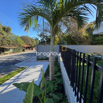 Casa de Condomínio com 242m², 3 quartos (sendo 3 suítes), 2 garagens, no bairro Cacupé em Florianópolis