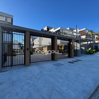 Casa de Condomínio com 242m², 3 quartos (sendo 3 suítes), 2 garagens, no bairro Cacupé em Florianópolis
