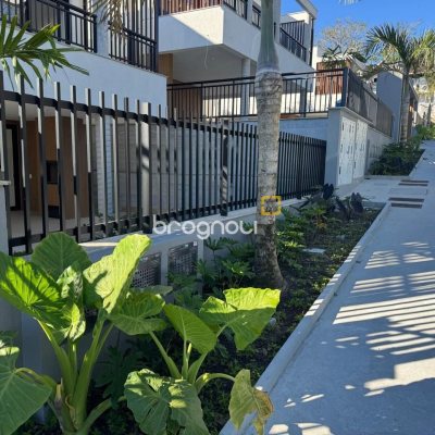 Casa de Condomínio com 242m², 3 quartos (sendo 3 suítes), 2 garagens, no bairro Cacupé em Florianópolis