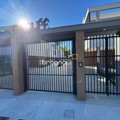 Casa de Condomínio com 242m², 3 quartos (sendo 3 suítes), 2 garagens, no bairro Cacupé em Florianópolis