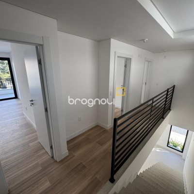 Casa de Condomínio com 242m², 3 quartos (sendo 3 suítes), 2 garagens, no bairro Cacupé em Florianópolis