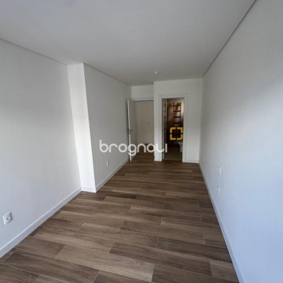 Casa de Condomínio com 242m², 3 quartos (sendo 3 suítes), 2 garagens, no bairro Cacupé em Florianópolis
