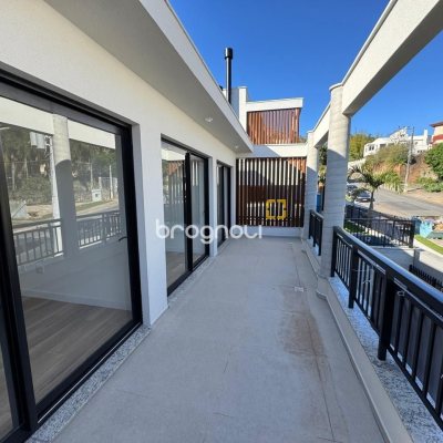 Casa de Condomínio com 242m², 3 quartos (sendo 3 suítes), 2 garagens, no bairro Cacupé em Florianópolis