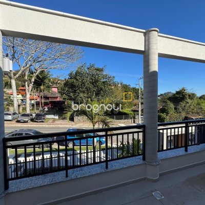 Casa de Condomínio com 242m², 3 quartos (sendo 3 suítes), 2 garagens, no bairro Cacupé em Florianópolis