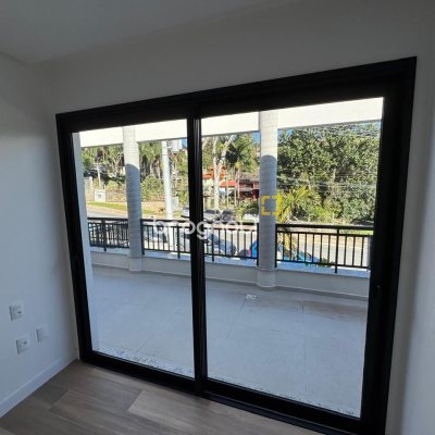 Casa de Condomínio com 242m², 3 quartos (sendo 3 suítes), 2 garagens, no bairro Cacupé em Florianópolis