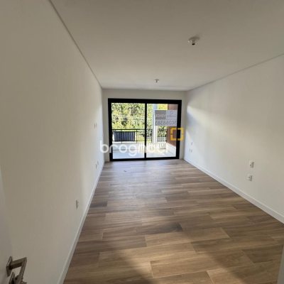 Casa de Condomínio com 242m², 3 quartos (sendo 3 suítes), 2 garagens, no bairro Cacupé em Florianópolis