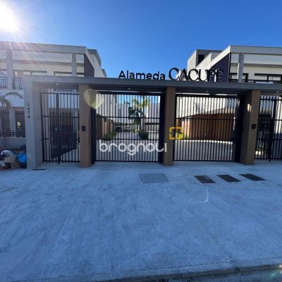 Casa de Condomínio com 242m², 3 quartos (sendo 3 suítes), 2 garagens, no bairro Cacupé em Florianópolis