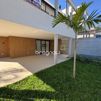 Casa de Condomínio com 242m², 3 quartos (sendo 3 suítes), 2 garagens, no bairro Cacupé em Florianópolis