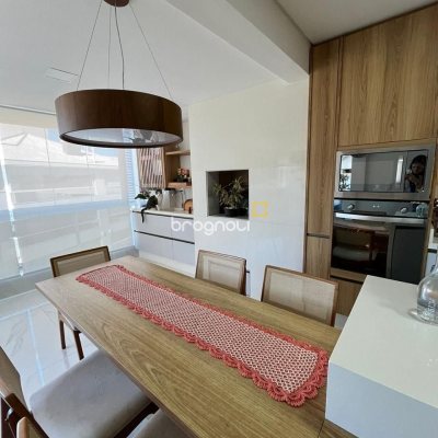 Cobertura com 257m², 3 quartos (sendo 3 suítes), 2 garagens, no bairro Ingleses em Florianópolis