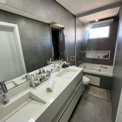 Cobertura com 257m², 3 quartos (sendo 3 suítes), 2 garagens, no bairro Ingleses em Florianópolis