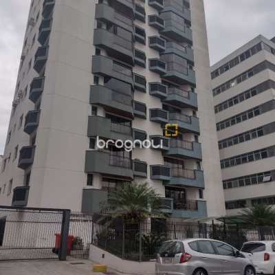 Apartamento com 140m², 3 quartos (sendo 2 suítes), 2 garagens, no bairro Centro em Florianópolis