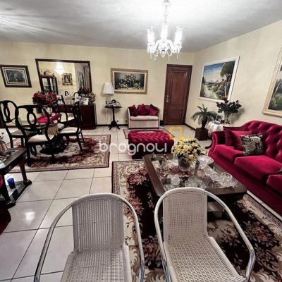 Apartamento com 140m², 3 quartos (sendo 2 suítes), 2 garagens, no bairro Centro em Florianópolis