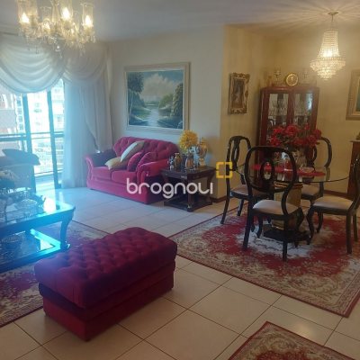 Apartamento com 140m², 3 quartos (sendo 2 suítes), 2 garagens, no bairro Centro em Florianópolis