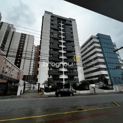 Apartamento com 140m², 3 quartos (sendo 2 suítes), 2 garagens, no bairro Centro em Florianópolis