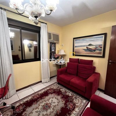 Apartamento com 140m², 3 quartos (sendo 2 suítes), 2 garagens, no bairro Centro em Florianópolis