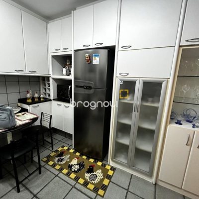 Apartamento com 140m², 3 quartos (sendo 2 suítes), 2 garagens, no bairro Centro em Florianópolis