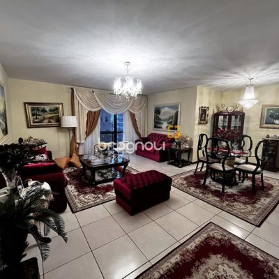 Apartamento com 140m², 3 quartos (sendo 2 suítes), 2 garagens, no bairro Centro em Florianópolis