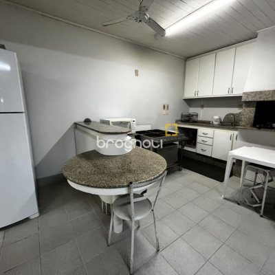 Apartamento com 140m², 3 quartos (sendo 2 suítes), 2 garagens, no bairro Centro em Florianópolis