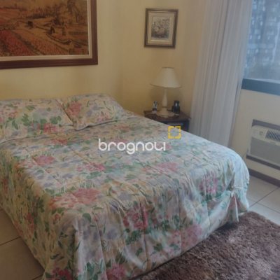 Apartamento com 140m², 3 quartos (sendo 2 suítes), 2 garagens, no bairro Centro em Florianópolis
