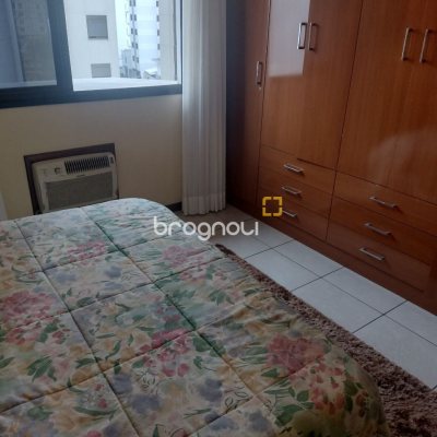 Apartamento com 140m², 3 quartos (sendo 2 suítes), 2 garagens, no bairro Centro em Florianópolis