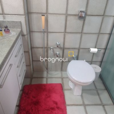 Apartamento com 140m², 3 quartos (sendo 2 suítes), 2 garagens, no bairro Centro em Florianópolis