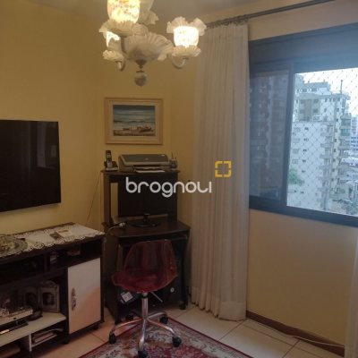Apartamento com 140m², 3 quartos (sendo 2 suítes), 2 garagens, no bairro Centro em Florianópolis