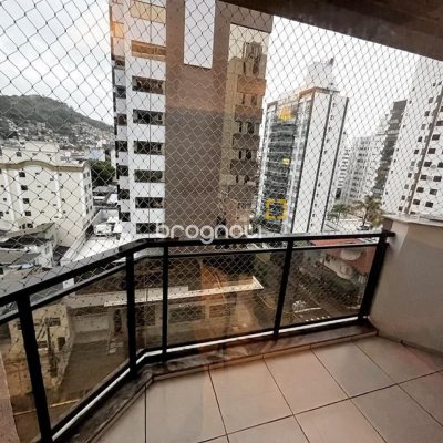 Apartamento com 140m², 3 quartos (sendo 2 suítes), 2 garagens, no bairro Centro em Florianópolis