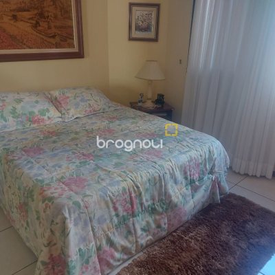 Apartamento com 140m², 3 quartos (sendo 2 suítes), 2 garagens, no bairro Centro em Florianópolis