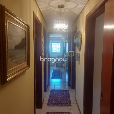 Apartamento com 140m², 3 quartos (sendo 2 suítes), 2 garagens, no bairro Centro em Florianópolis