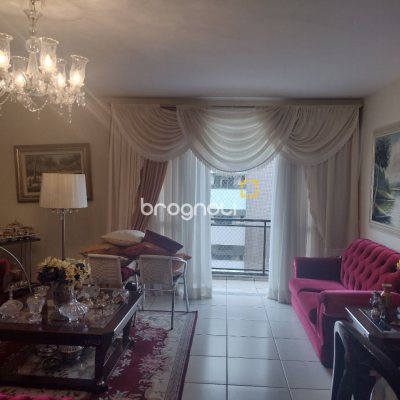 Apartamento com 140m², 3 quartos (sendo 2 suítes), 2 garagens, no bairro Centro em Florianópolis