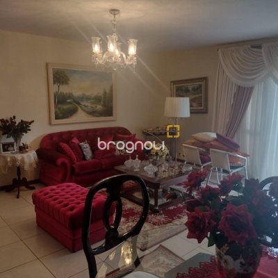 Apartamento com 140m², 3 quartos (sendo 2 suítes), 2 garagens, no bairro Centro em Florianópolis