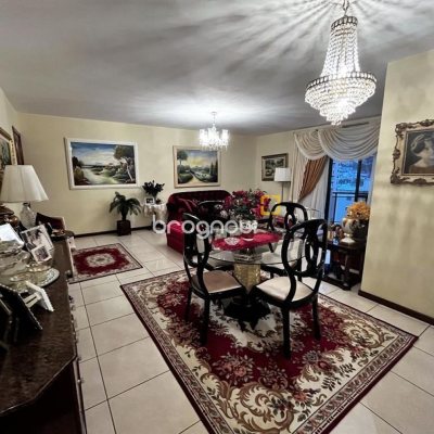 Apartamento com 140m², 3 quartos (sendo 2 suítes), 2 garagens, no bairro Centro em Florianópolis