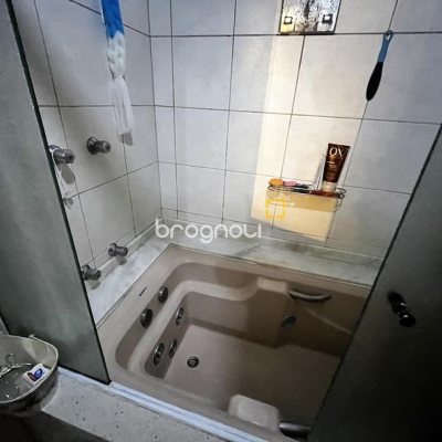 Apartamento com 140m², 3 quartos (sendo 2 suítes), 2 garagens, no bairro Centro em Florianópolis