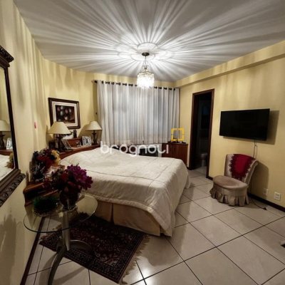 Apartamento com 140m², 3 quartos (sendo 2 suítes), 2 garagens, no bairro Centro em Florianópolis