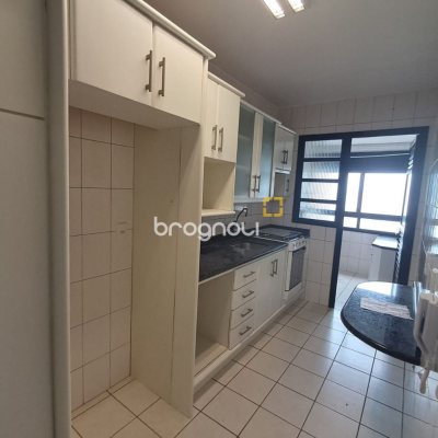 Apartamento com 88m², 3 quartos (sendo 1 suíte), 1 garagem, no bairro Centro em Florianópolis