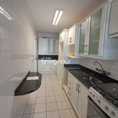 Apartamento com 88m², 3 quartos (sendo 1 suíte), 1 garagem, no bairro Centro em Florianópolis