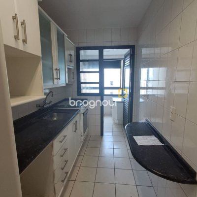 Apartamento com 88m², 3 quartos (sendo 1 suíte), 1 garagem, no bairro Centro em Florianópolis
