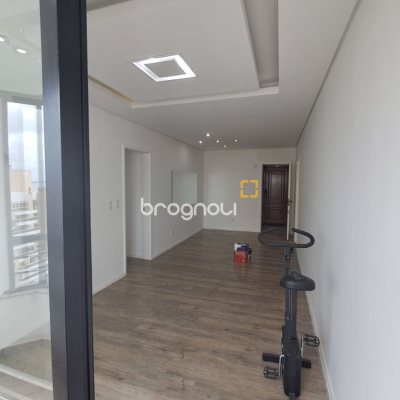 Apartamento com 88m², 3 quartos (sendo 1 suíte), 1 garagem, no bairro Centro em Florianópolis