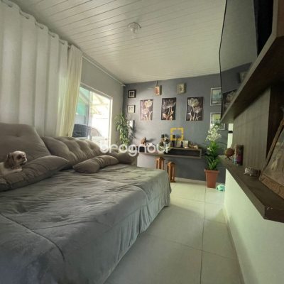 Casa com 56m², 3 quartos (sendo 1 suíte), 4 garagens, no bairro Rio Vermelho em Florianópolis