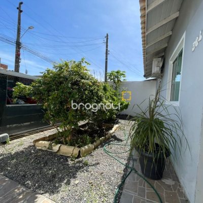 Casa com 56m², 3 quartos (sendo 1 suíte), 4 garagens, no bairro Rio Vermelho em Florianópolis