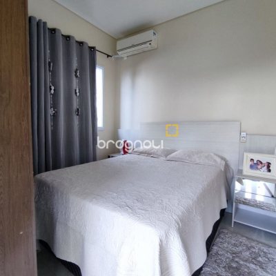 Casa com 327m², 5 quartos (sendo 3 suítes), 4 garagens, no bairro Ingleses em Florianópolis